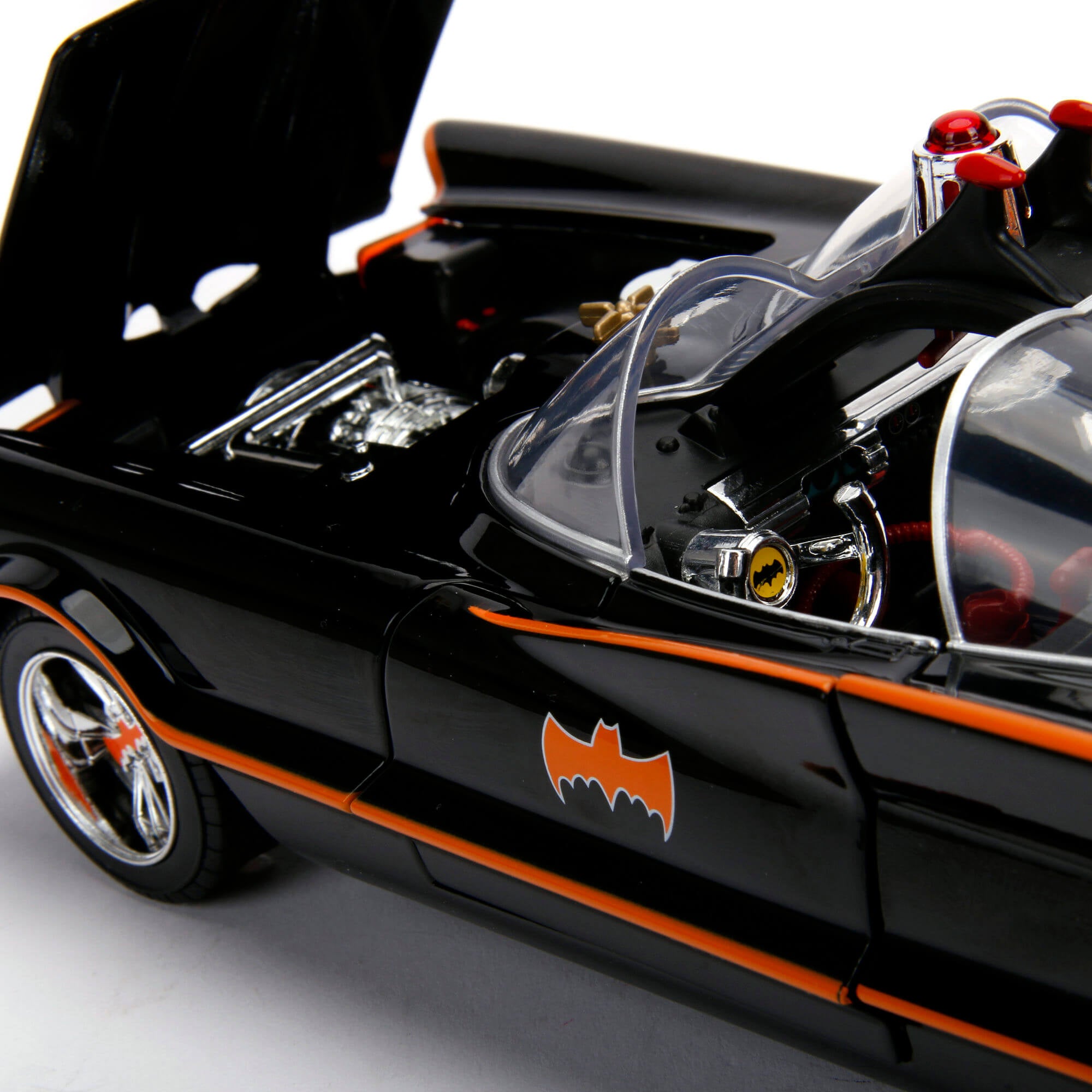 DC Comics Classic Diecast 1966 Batmobile 1:18 with Batman Robin Figs - Jada Toys