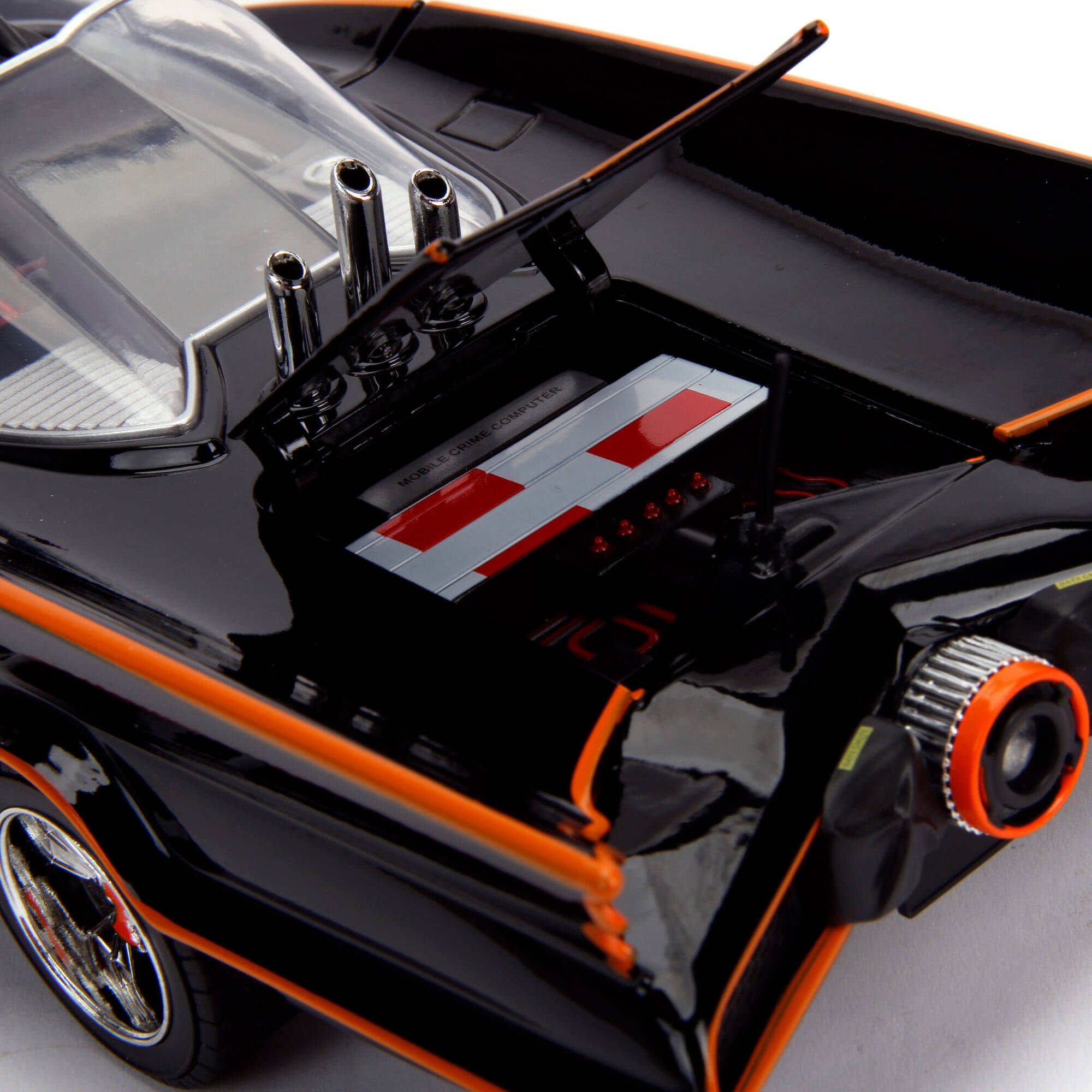 DC Comics Classic Diecast 1966 Batmobile 1:18 with Batman Robin Figs - Jada Toys