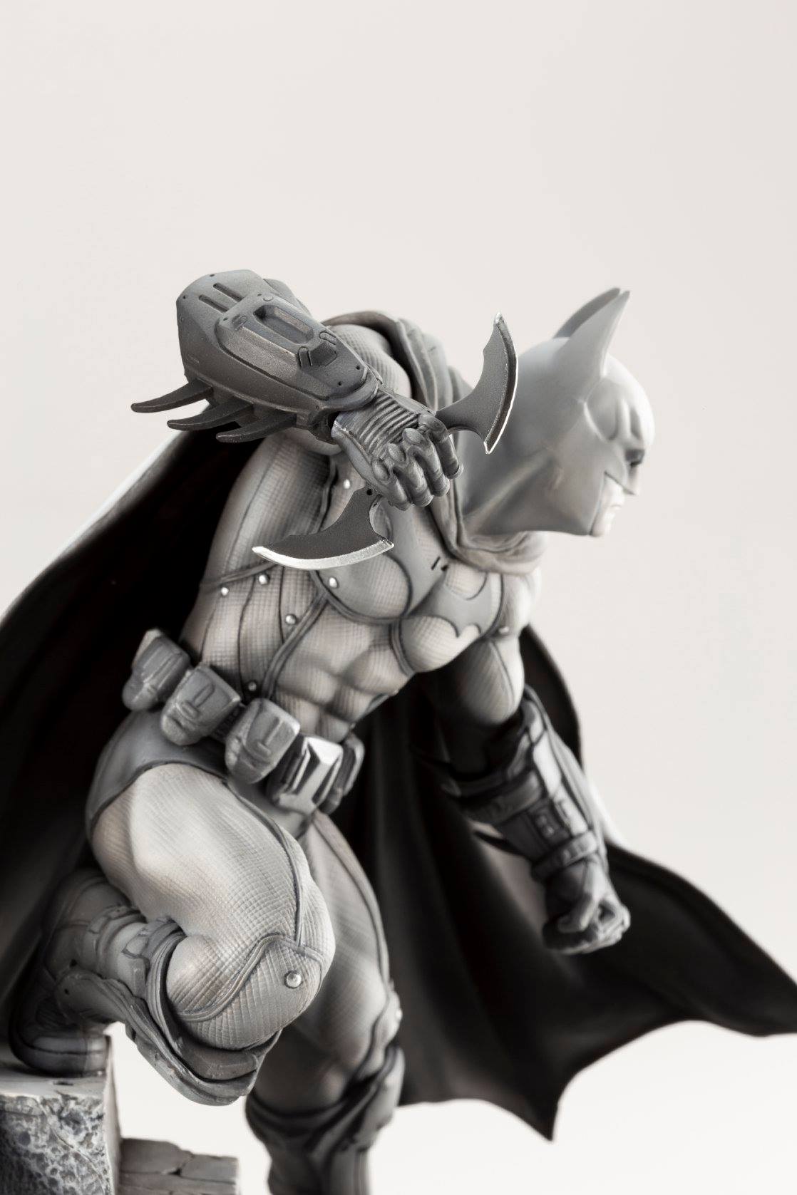Kotobukiya DC Universe ARTFX+ Arkham Series 10th Anniversary Batman Statue-7