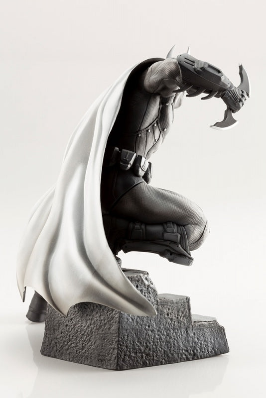 Kotobukiya DC Universe ARTFX+ Arkham Series 10th Anniversary Batman Statue